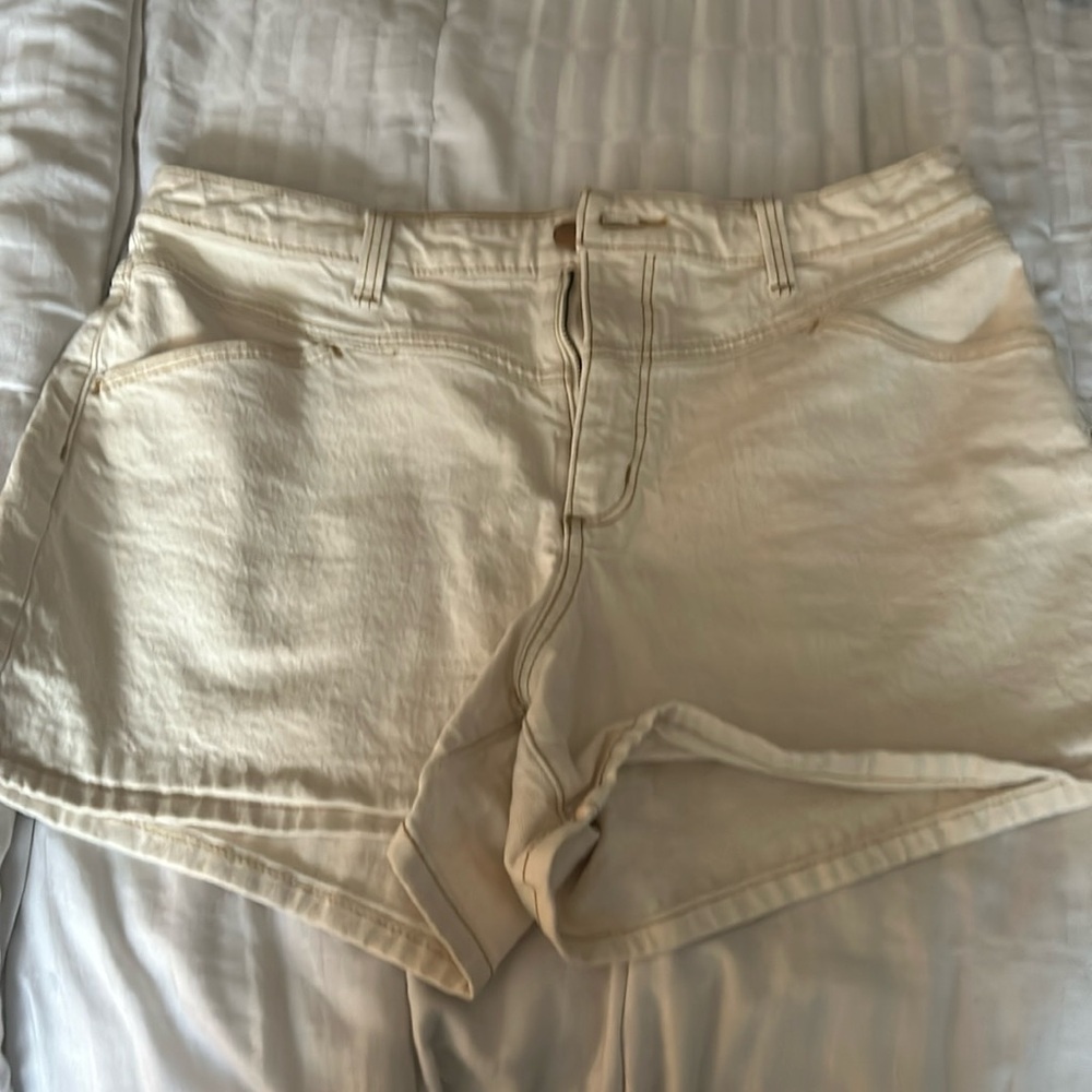 Universal thread‎ shorts